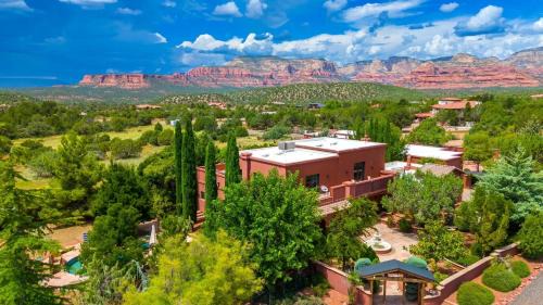 West Sedona House | Mystic Sunset by AvantStay Thunder Mountain View Pool Driving Range Casita