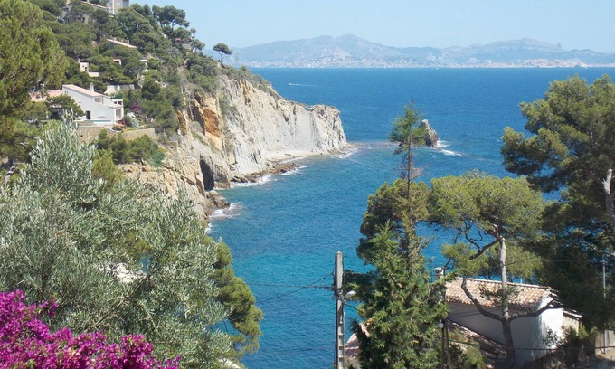 Niolon House | n2 803/5 000n'Renovated Gîte Calanques La Vesse' with mountain view, Wi-Fi and air conditioning