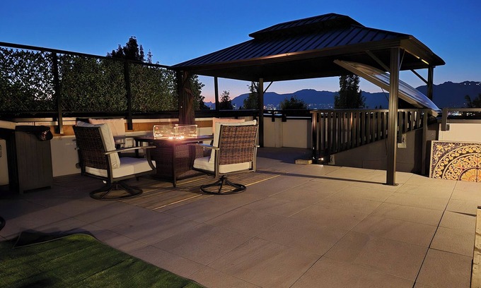 Knight House | n7KM-15Min from D/T Private 1000SF Top Floor Suiten The Birdsnest Welcomes U