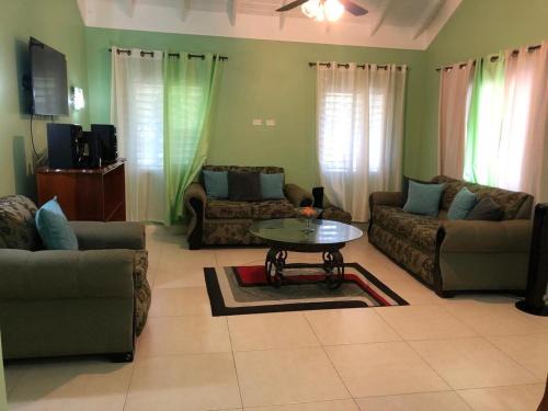 St. Ann's Bay Apartment | Nadz chalet