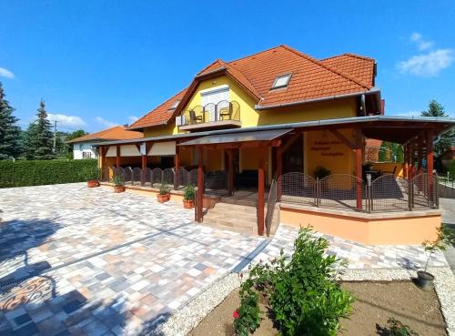 Vonyarcvashegy House | Napsugár Vendégház-Apartman