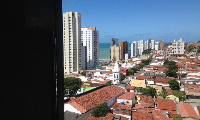 Areia Preta Apartment | Natal studio in Petrópolis overlooking the sea and hill near Praça das Flores