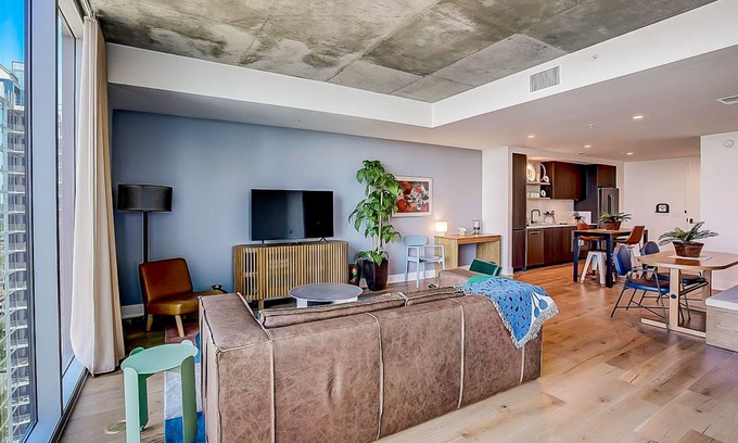 Rainey Street Historic District Condo | Natiivo 19th flr condo w/amazing lake-view balcony, rooftop pool, gym
