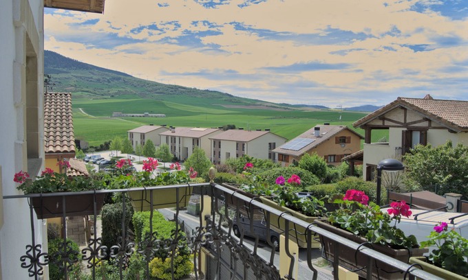 Galar House | Nature, art and entertainment at the foot of the Sierra del Perdon