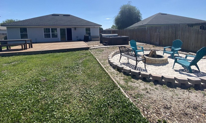 Sandalwood House | Nature Escape at Jax Beach