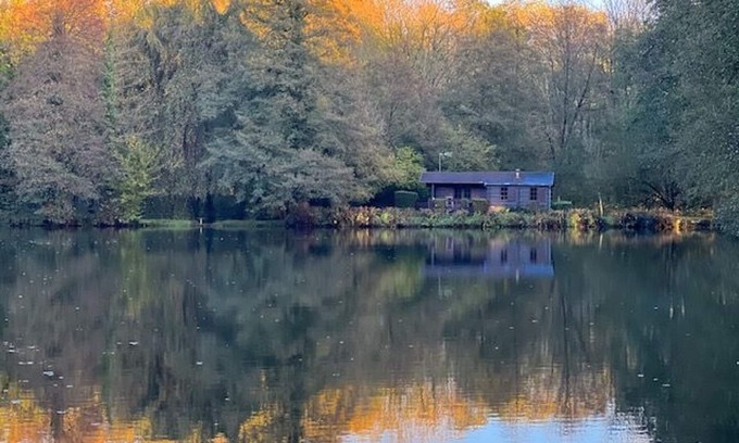 Dehault Ski Chalet | Nature Retreat: Lakeside Chalet with Fishing and Scenic Views