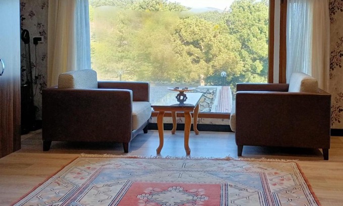 Osmangazi Apartment | Nature View Home with Garden in Bursa Osmangazi