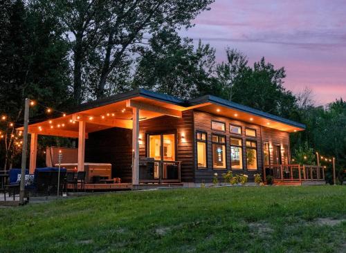 Collingwood Ski Chalet | Naturskön Cottage with Mountain Views & Hot Tub
