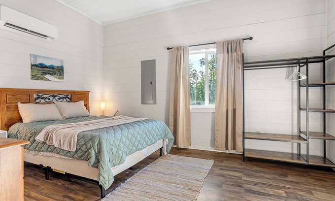 Damascus Apartment | nCharming Guest Home in Damascus - White Oak Lane