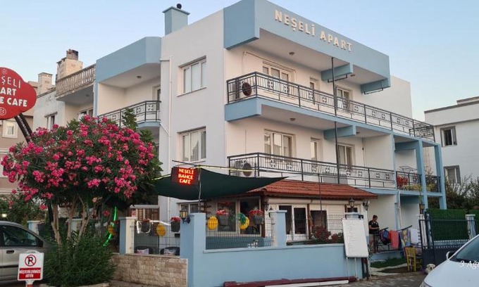 Sigacık Apartment | NEŞELİ APART BAHÇE CAFE