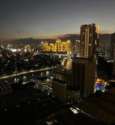 Kapitolyo Apartment | Near Bgc 1Br Wi-Fi Netflix balcony skyline