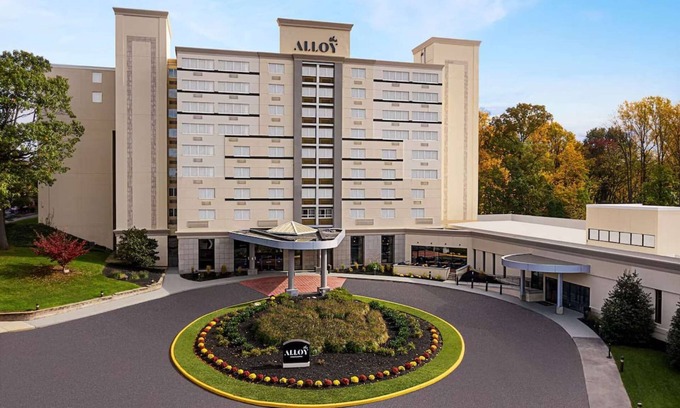 King of Prussia Hotel | Near King of Prussia | Free Shuttle. Dining. Gym.
