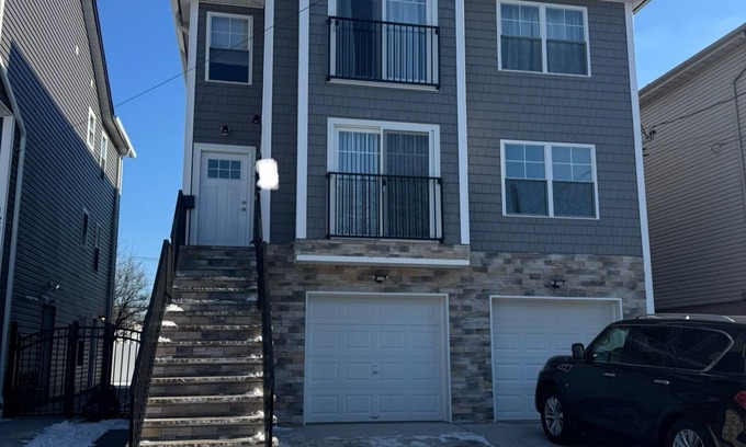 Elizabeth Apartment | Near New York/EWR/JG Mall/Train - Elizabeth NJ