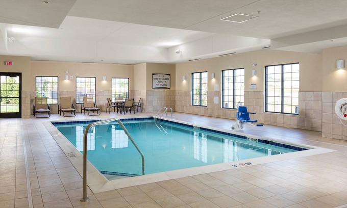 Polaris Apartment | Near Ohio State University | Pool Access & Free Breakfast Buffet