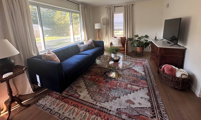 Brinckerhoff House | Near route 84 & Taconic, train station to NYC, & middle of the Bethel facilities