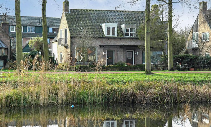 Municipality of Heiloo House | Near the coast you will find the vacation home Rode Meidoorn in the handsome Heiloo. A beautiful hou