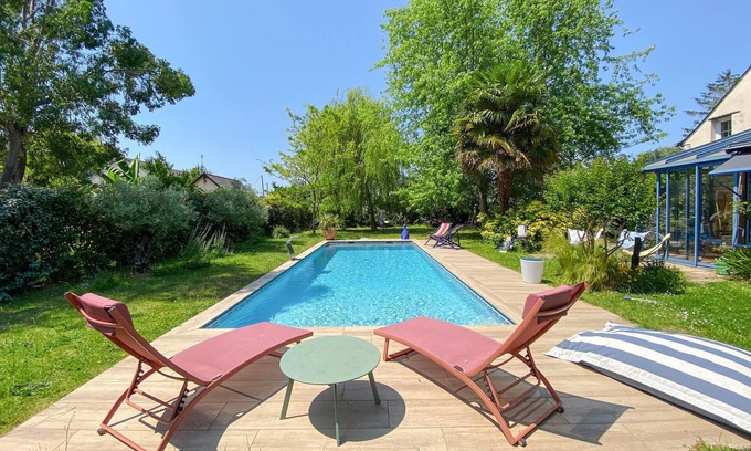 La Dagueniere House | Near the Loire River, this beautiful mansion with swimming pool welcomes you.