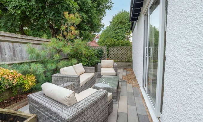 Lancing Apartment | Near Worthing, a perfectly located seaside apartment for 1 or 2 people