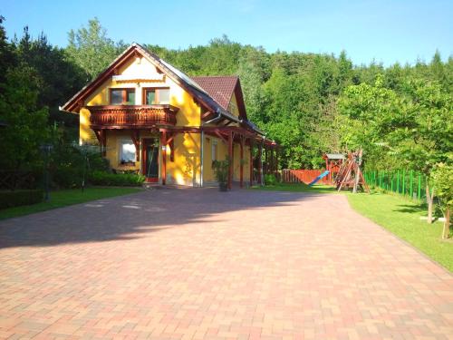 Kistolmacs Apartment | Nefelejcs Fagyizó és Apartmanház