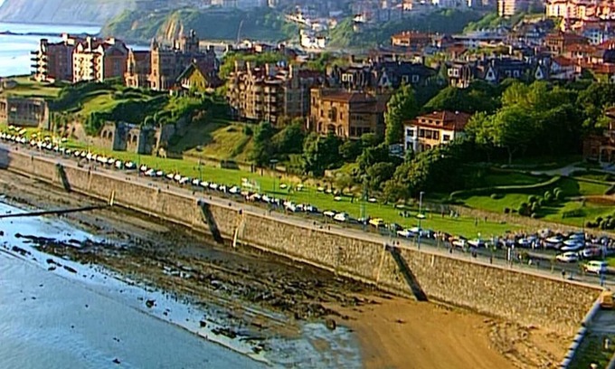 Getxo Apartment | Neguri apartment 10 minutes from the beach with garden
