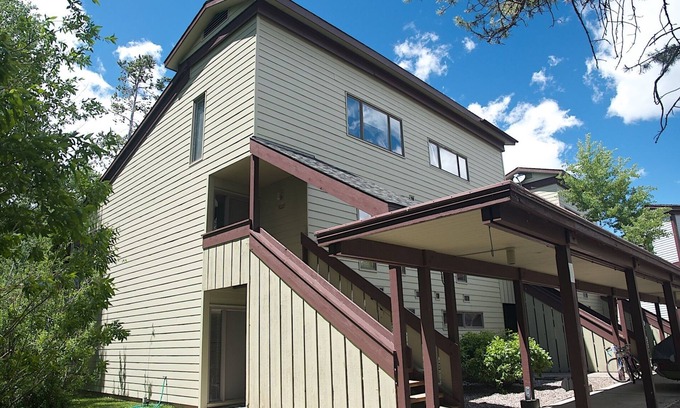 Moose Wilson Road Condo | Nestle into the peace and quiet of the Aspens