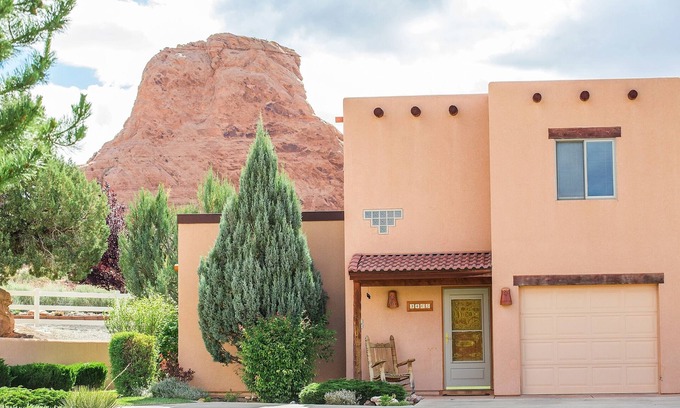 Moab South Valley House | Nestled in the Redrocks | 3 Master Suites | HotTub