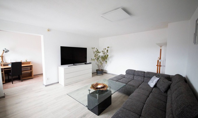 Konitz Apartment | Netflix, Prime, WiFi, Balkon & Garten in der Natur & unweit vom "Thüringer Meer"