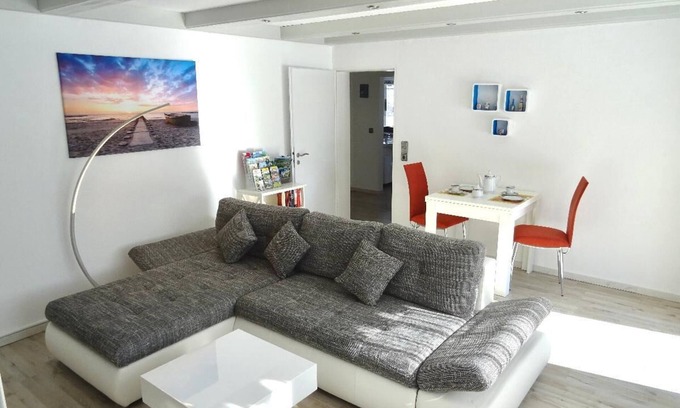 Michelsneukirchen Apartment | Neu renovierte Ferienwohnung für Zwei mit Sonnenterrasse in ruhiger Lage