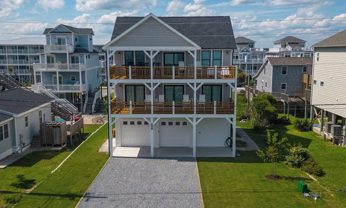 Surf City House | NEW 2nd ROW HOME, UNOBSTRUCTED OCEAN VIEWS, NEAR BEACH ACCESS, SLEEP 10,ELEVATOR