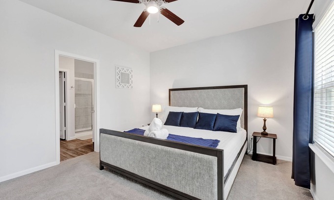 Magnolia House | New - 3 bed 2 Bath house in Magnolia with Fast Wifi- Garage Parking