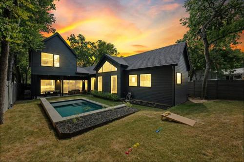 Bouldin House | NEW 4 BDRM I Heated Pool Prime Location Mins to DT