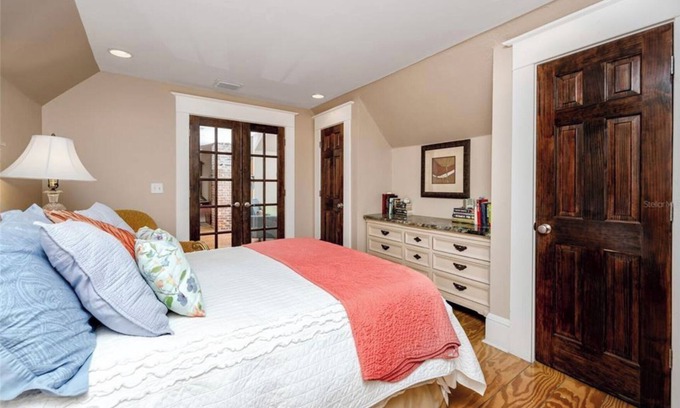 Downtown Dunedin Apartment | New 4 room Suite, with kitchenette