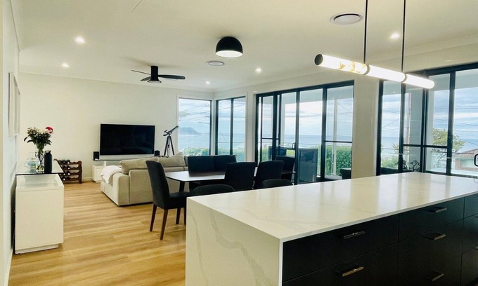 Terrigal House | New 5 Bed Terrigal Home with Pool, Games Room and Ocean Views. 700m to Beach.