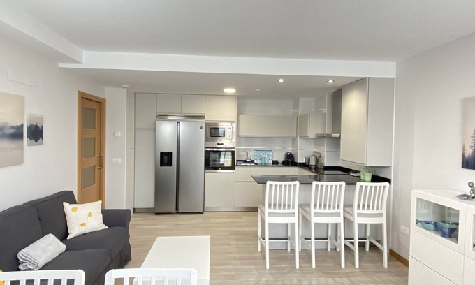 Marin Apartment | New, accessible apartment with pool !