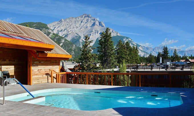 Banff Apartment | New Accessible Room, 1 Minute from Banff Centre!