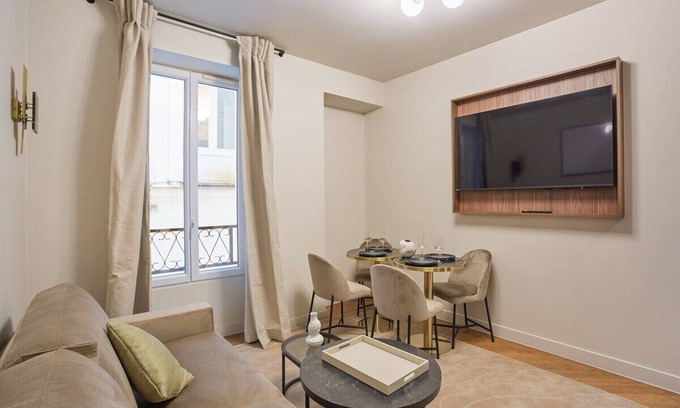 Porte-Saint-Martin Apartment | New apartment Center of Paris/Le Marais