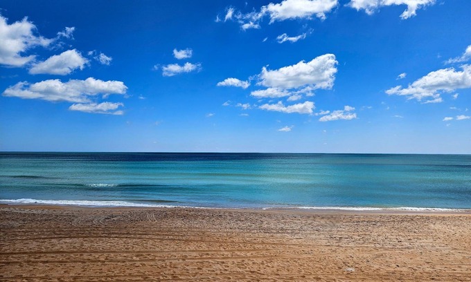 Neptune House | New Beach House - Steps to the Sand!n