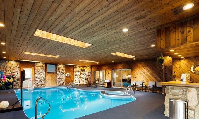 Bensenville House | New! Bensenville Hidden Haven - Pool/Arcade/Sauna