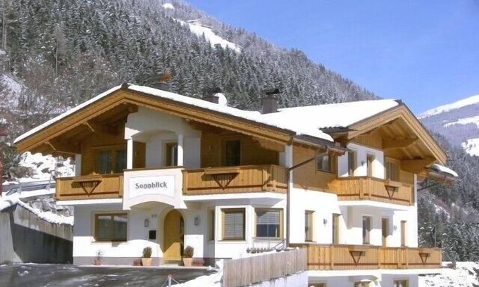 Zellbergeben Apartment | new built cottage on a sunny hill