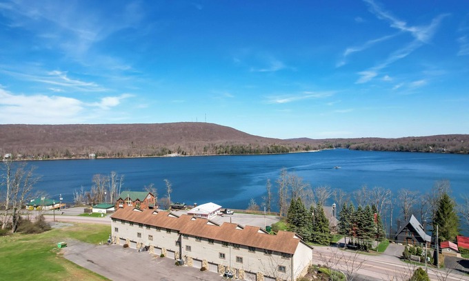 Thayerville House | New: Charming Condo with Lake Views. Super Central!
