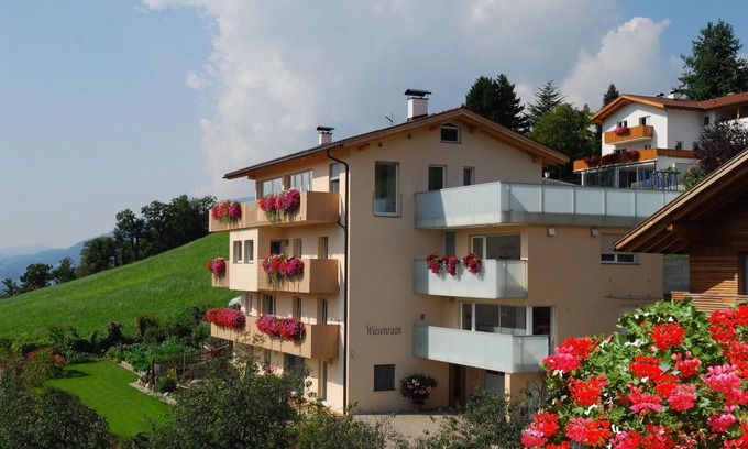 Feldthurns Apartment | New, comfortable apartment near the village, right on Kastanienweg