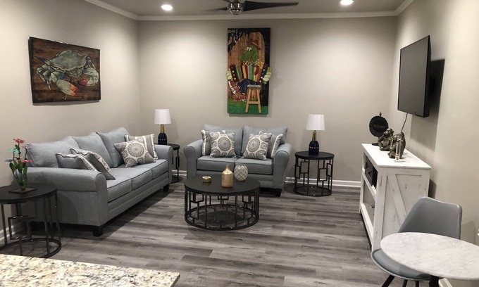 Downtown Condo | New Condo - Sleeps 6 - Downtown Lafayette! #202