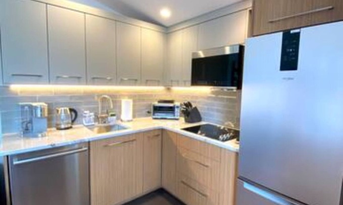 Roslyn Apartment | New Cozy 1 Bedroom ADU unit with your own private entrance and Kitchenette