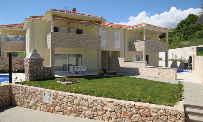 Jurandvor Villa | New cozy Vila with great heated Pool and Stone barbeque