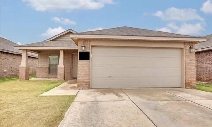 Lubbock House | New! Cute 3BR/2BA Lubbock House Just 6 Miles from Texas Tech- Sleeps 8!