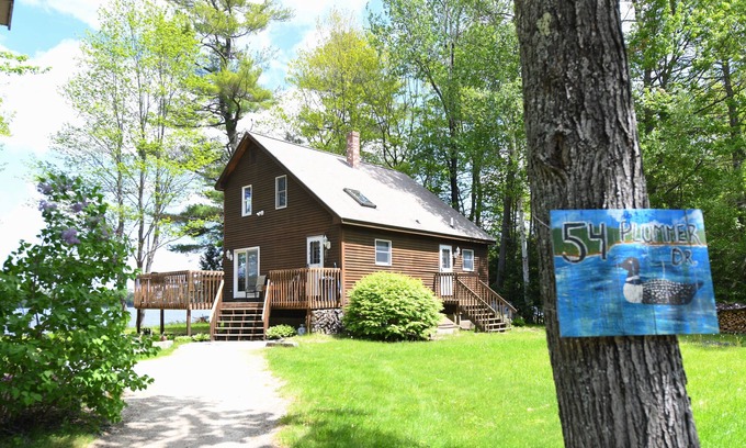Raymond House | NEW FOR 2023! Adorable Home on Raymond Pond with Sandy Beach!