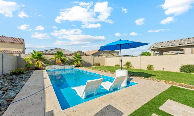 Glendale House | New Glendale Listing - Modern - Pool - Near Stadium & Westgate Entertainment