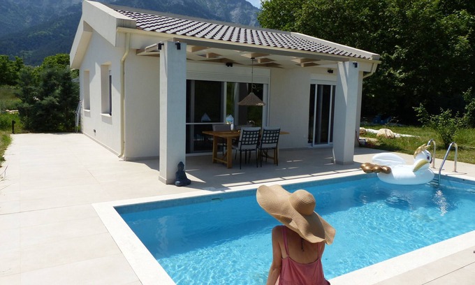 Golden Beach Villa | New holiday home with large terrace and private swimming pool