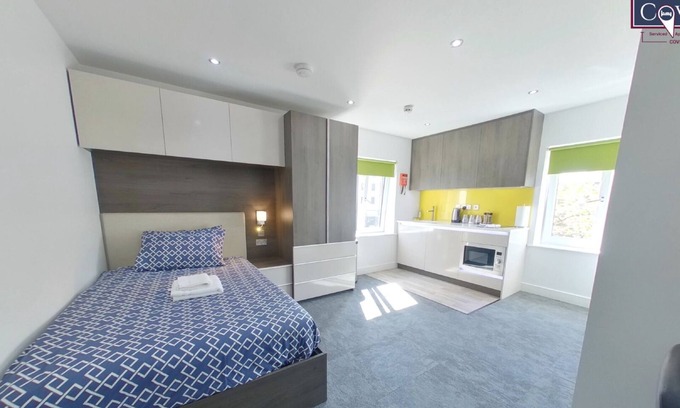 Coventry Apartment | New House - Queen Studio