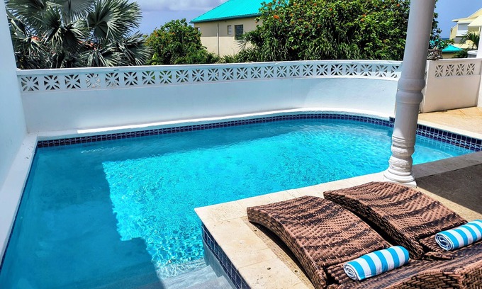 Pelican Key House | New Listing, Exceptional 3 bed & bath with private pool in Pelican Cove